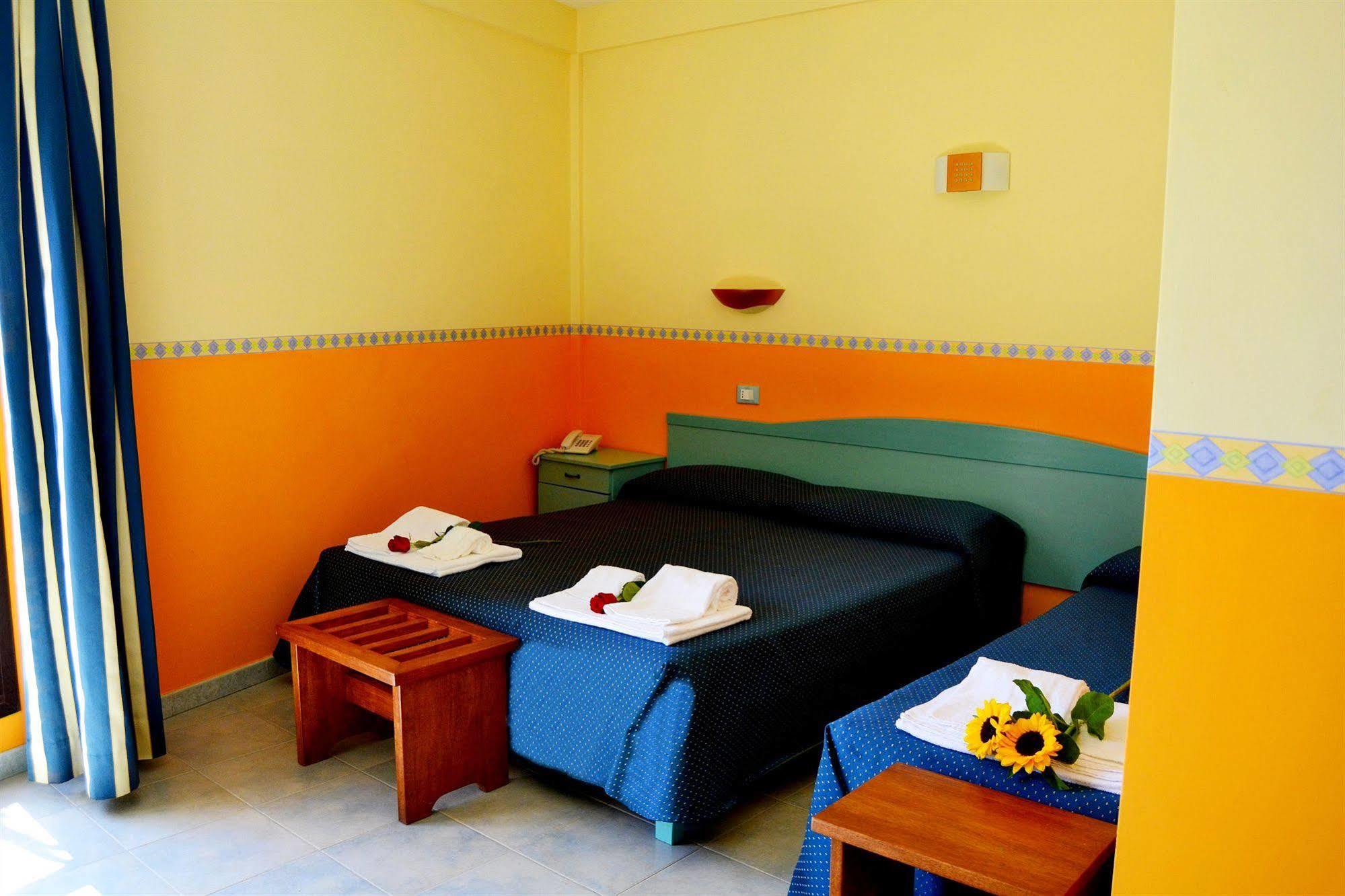 Hotel Costa Antiga Castelsardo Exterior photo